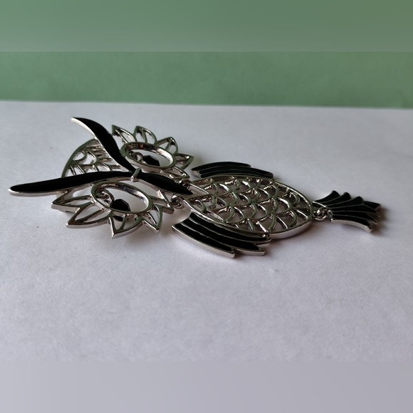 4/$50⭐️Silver Metal Articulated Owl Brooch - Picture 4 of 5